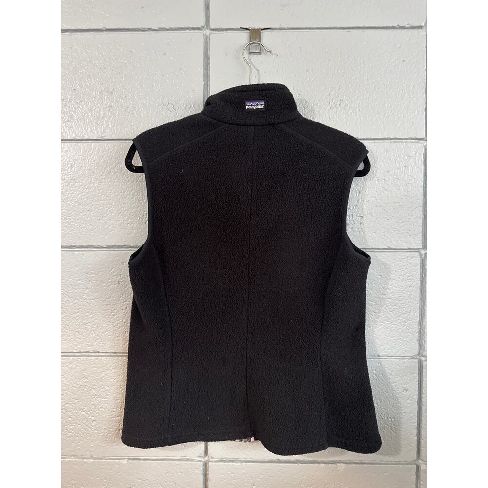 Women's Patagonia Synchilla Retro Pile Black Vest size M with Purple Tabs - Picture 3 of 3